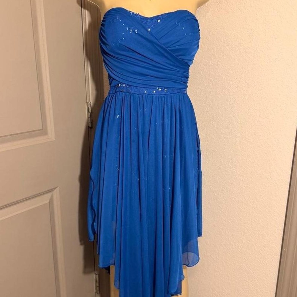 Gorgeous City Triangles blue strapless dress